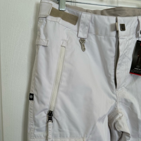 686 Men's White Cargo Snow Pants - Picture 2 of 11